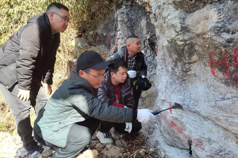 我队四川省平武地区锂铍稀有金属矿调查评价项目顺利通过地质局野外验收